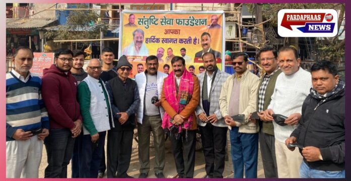 'संतुष्टि सेवा फाउंडेशन' ने बढ़ते प्रदूषण के बीच हरौला में मास्क वितरण शिविर लगाया