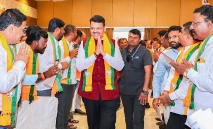 महाराष्ट्र नगर निगम चुनाव: मुख्यमंत्री फडणवीस की ताबड़तोड़ रैलियां, मंत्रिमंडल के अहम फैसले ने भी खींचा ध्यान