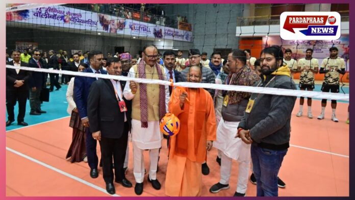 मुख्यमंत्री योगी की मौजूदगी में 72वीं सीनियर वॉलीबॉल चैंपियनशिप का भव्य आगाज़, यूपी ने बिहार को हराया