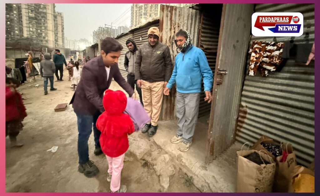 एथोमार्ट चैरिटेबल ट्रस्ट (ईएमसीटी)का कंबल वितरण अभियान — कड़ाके की ठंड में देर रात तक चलता रहा सेवा कार्य, 4 वर्षीय नन्ही स्वयंसेवक बनी प्रेरणा