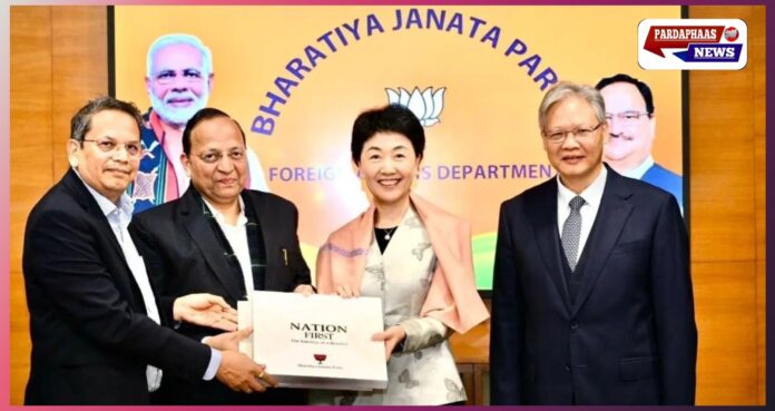 बीजेपी मुख्यालय पहुंचा चीन की कम्युनिस्ट पार्टी का प्रतिनिधिमंडल, पार्टी-स्तरीय संवाद बढ़ाने पर हुई चर्चा