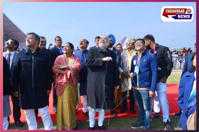 दिल्ली में तीसरे इंटरनेशनल काइट फेस्टिवल 2026 का भव्य आग़ाज़, अमित शाह बोले—“पतंगोत्सव बने देश-दुनिया की पहचान”