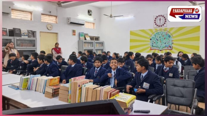 “बुके नहीं, बुक दीजिए”: स्कूली बच्चों ने किया नोएडा पब्लिक लाइब्रेरी का ज्ञानवर्धक भ्रमण