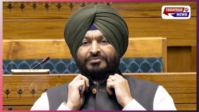 “संसद में सियासी तूफान: ‘गद्दार’ टिप्पणी पर बिफरे बिट्टू, राहुल गांधी पर हिंसक होने का आरोप; पीएम मोदी का कांग्रेस पर तीखा वार”