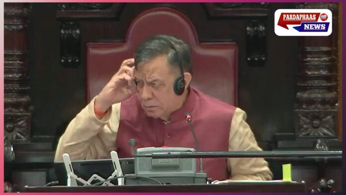 यूपी विधानसभा में हंगामा: सतीश महाना ने गुस्से में फेंका हेडफोन, सदन 10 मिनट के लिए स्थगित; अखिलेश यादव का भाजपा पर तंज