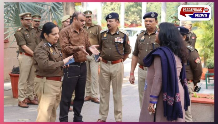 नोएडा के 12 स्कूलों को बम धमकी ईमेल: बोर्ड परीक्षाओं के बीच मचा हड़कंप, पुलिस ने कहा– घबराएं नहीं