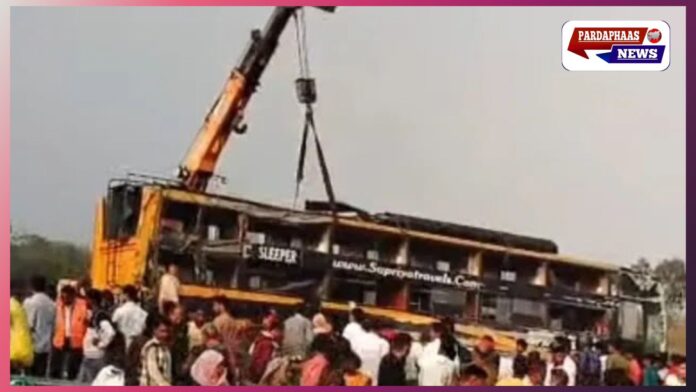 पूर्वांचल एक्सप्रेस-वे बना लापरवाही का शिकार: 150 यात्रियों से ठसाठस भरी अवैध बस, 5 की मौत, 45 घायल
