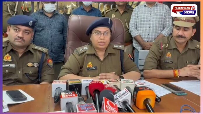नोएडा पुलिस की बड़ी कार्रवाई: विदेश में नौकरी का झांसा देकर 70 लाख से ज्यादा की ठगी करने वाले गिरोह का भंडाफोड़, दो गिरफ्तार