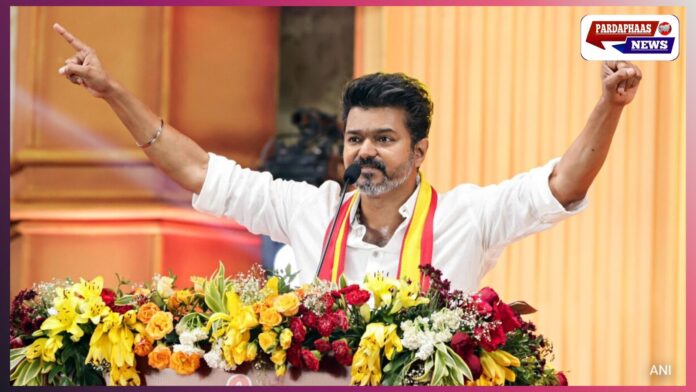 तमिलनाडु चुनाव से पहले अभिनेता विजय का बड़ा दांव: महिलाओं को ₹2,500 मासिक सहायता, शादी के लिए सोना-सिल्क साड़ी और बसों में मुफ्त यात्रा का वादा