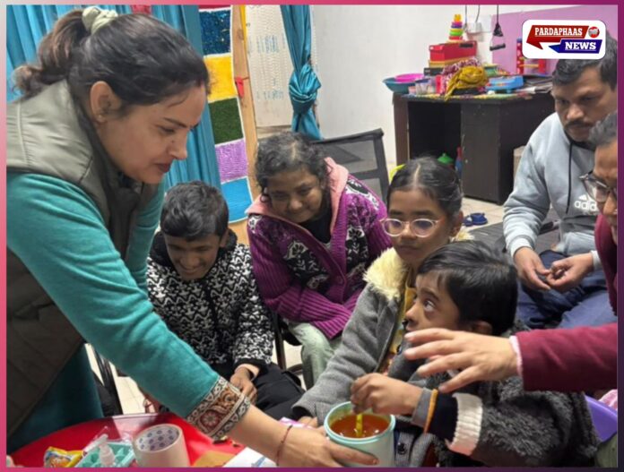 दिव्यांग बच्चों ने बनाया हाथ से बनाए हैंडवॉश — फर्स्ट वान रिहैब फाउंडेशन व विन्सम स्टेप्स ने पार्क में कर दिखाया महिला दिवस का अनूठा समारोह
