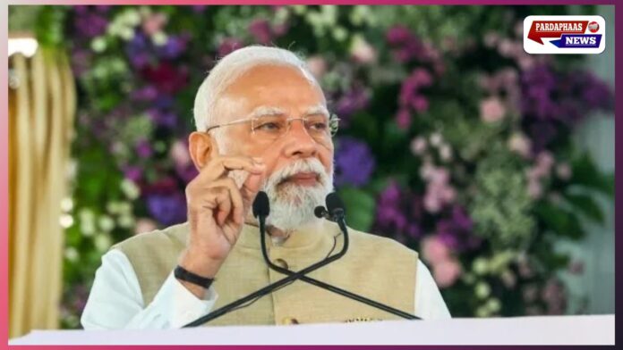 20 हजार करोड़ की परियोजनाओं की सौगात: पीएम मोदी ने गुजरात से कांग्रेस पर साधा निशाना, बोले—देश को सावधान रहना होगा