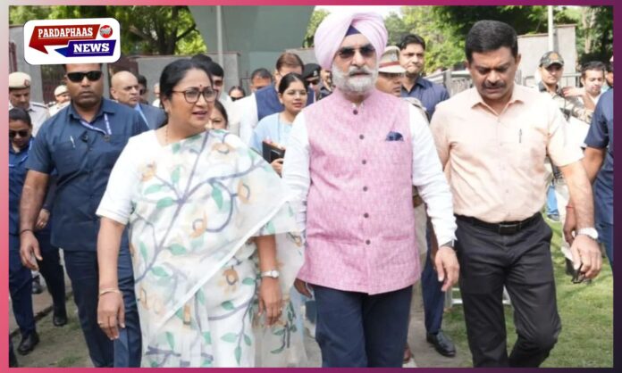 यमुना पुनर्जीवन को मिशन मोड में लाने की तैयारी: LG और CM ने घाटों का किया निरीक्षण, ग्रीन बजट पर जोर