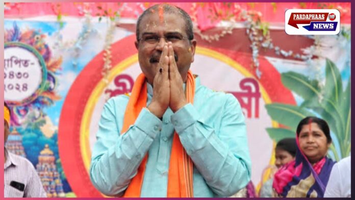 बंगाल में किसानों के मुद्दे पर सियासी संग्राम तेज: Dharmendra Pradhan ने TMC सरकार पर बोला हमला, BJP ने MSP और बाजार की गारंटी का किया वादा