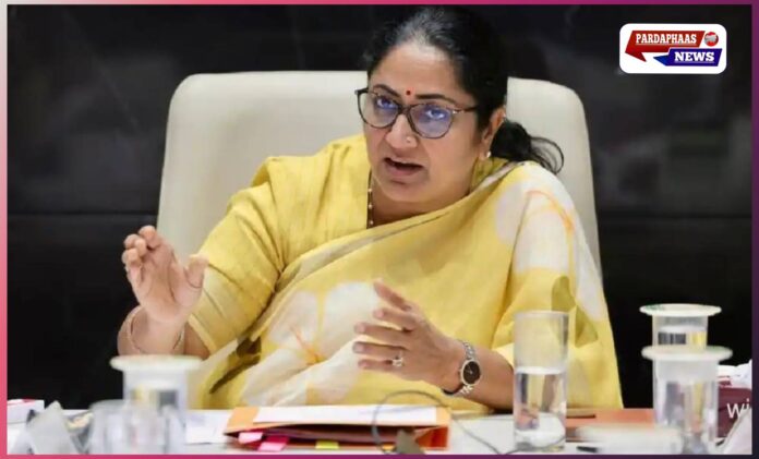 हेडलाइन: दिल्ली में सियासी संग्राम तेज: रेखा गुप्ता का अरविंद केजरीवाल पर हमला—“फैसला पक्ष में तो तारीफ, वरना न्यायपालिका पर सवाल”