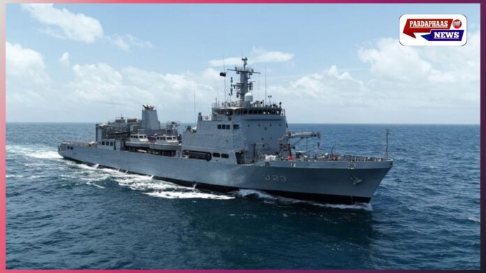 होर्मुज स्ट्रेट में तनाव के बाद भारतीय नौसेना सतर्क, खाड़ी क्षेत्र में जहाजों के लिए नई एडवाइजरी जारी