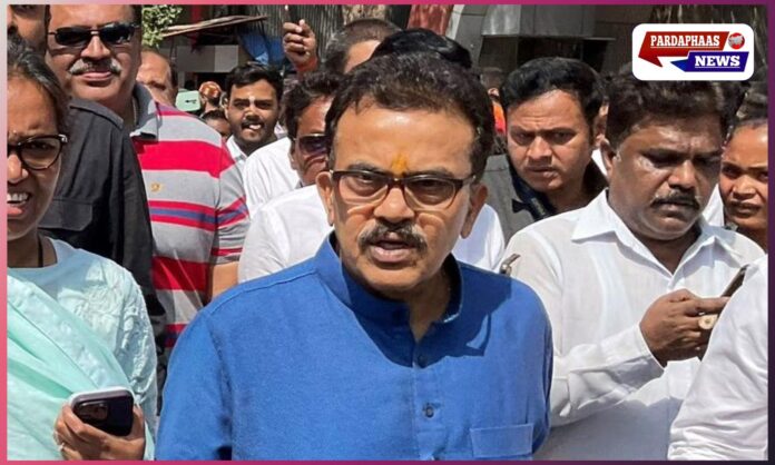 मुंबई में ऑटो चालकों के लिए मराठी अनिवार्यता पर सियासी बवाल, दहिसर में संजय निरुपम और MNS कार्यकर्ताओं के बीच तनातनी